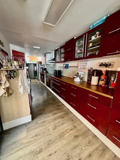 Maison atypique à Villeneuve d'Ascq, secteur recherché avec terrasse et garage 