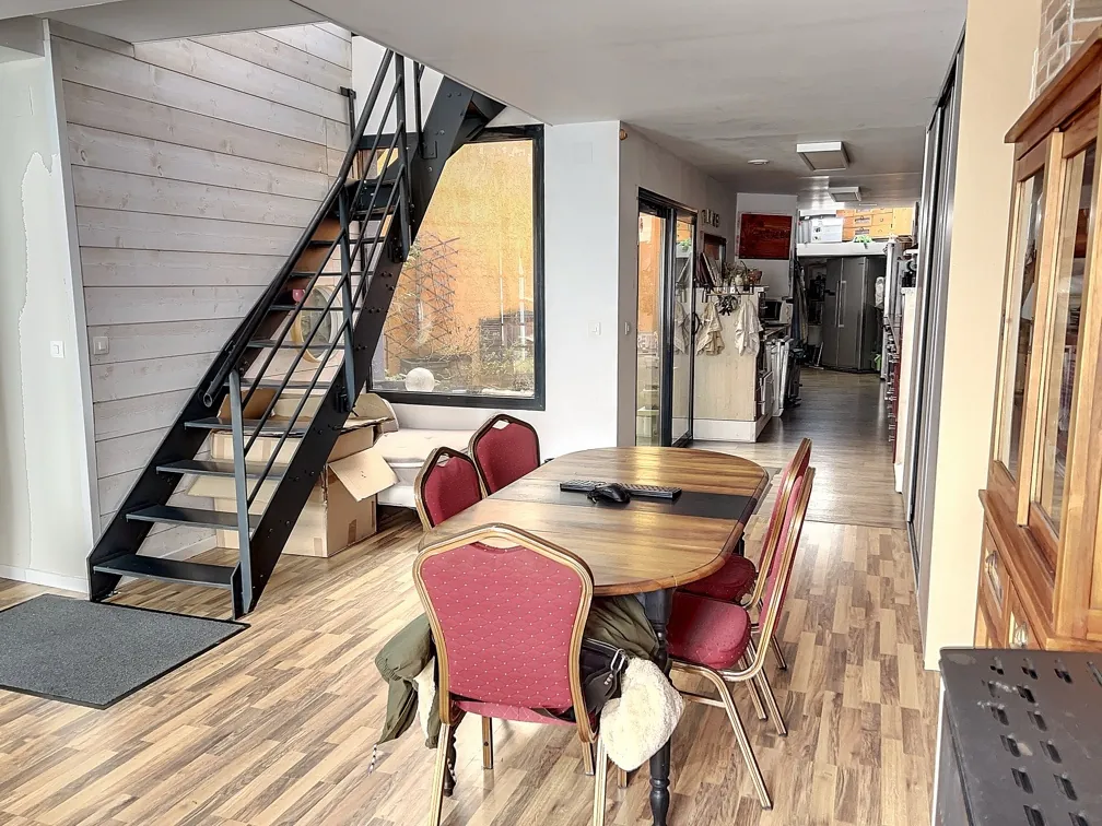 Maison atypique à Villeneuve d'Ascq, secteur recherché avec terrasse et garage 