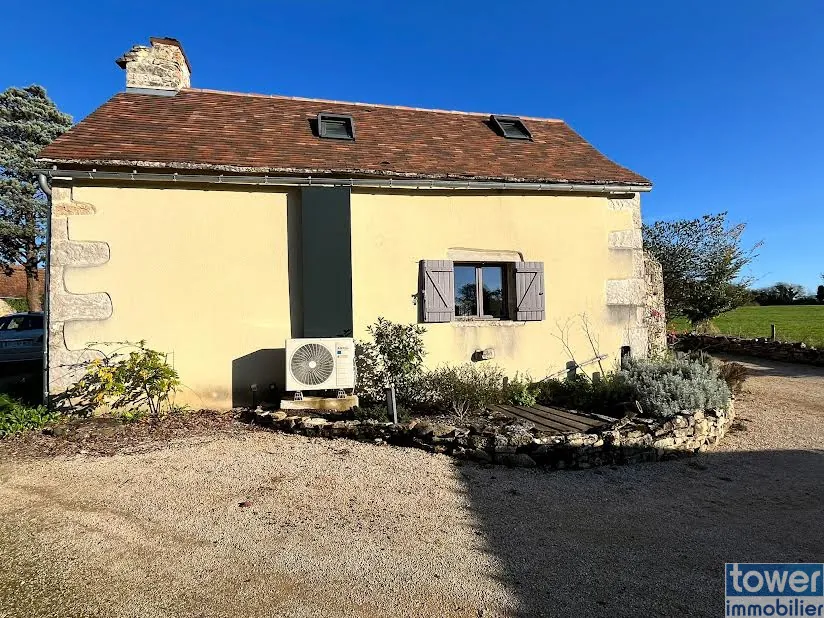 Maison en pierre avec piscine et dépendances à Vailhourles proche Villefranche-de-Rouergue 