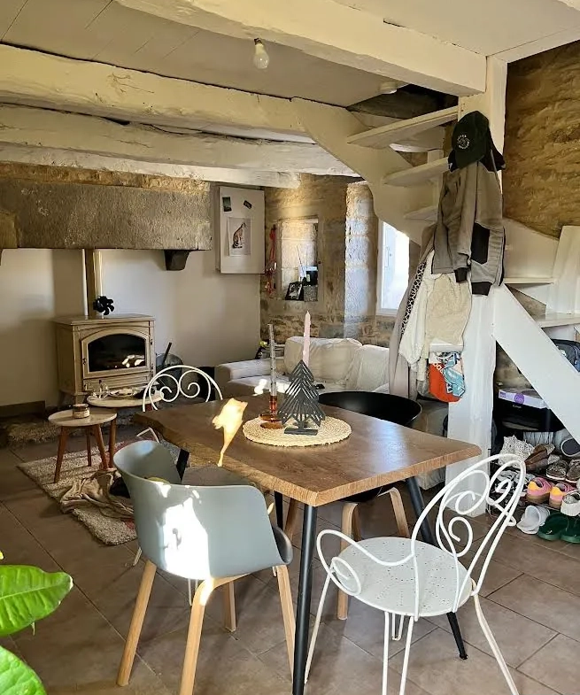Maison en pierre avec piscine et dépendances à Vailhourles proche Villefranche-de-Rouergue 