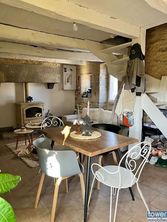 Maison en pierre avec piscine et dépendances à Vailhourles proche Villefranche-de-Rouergue 