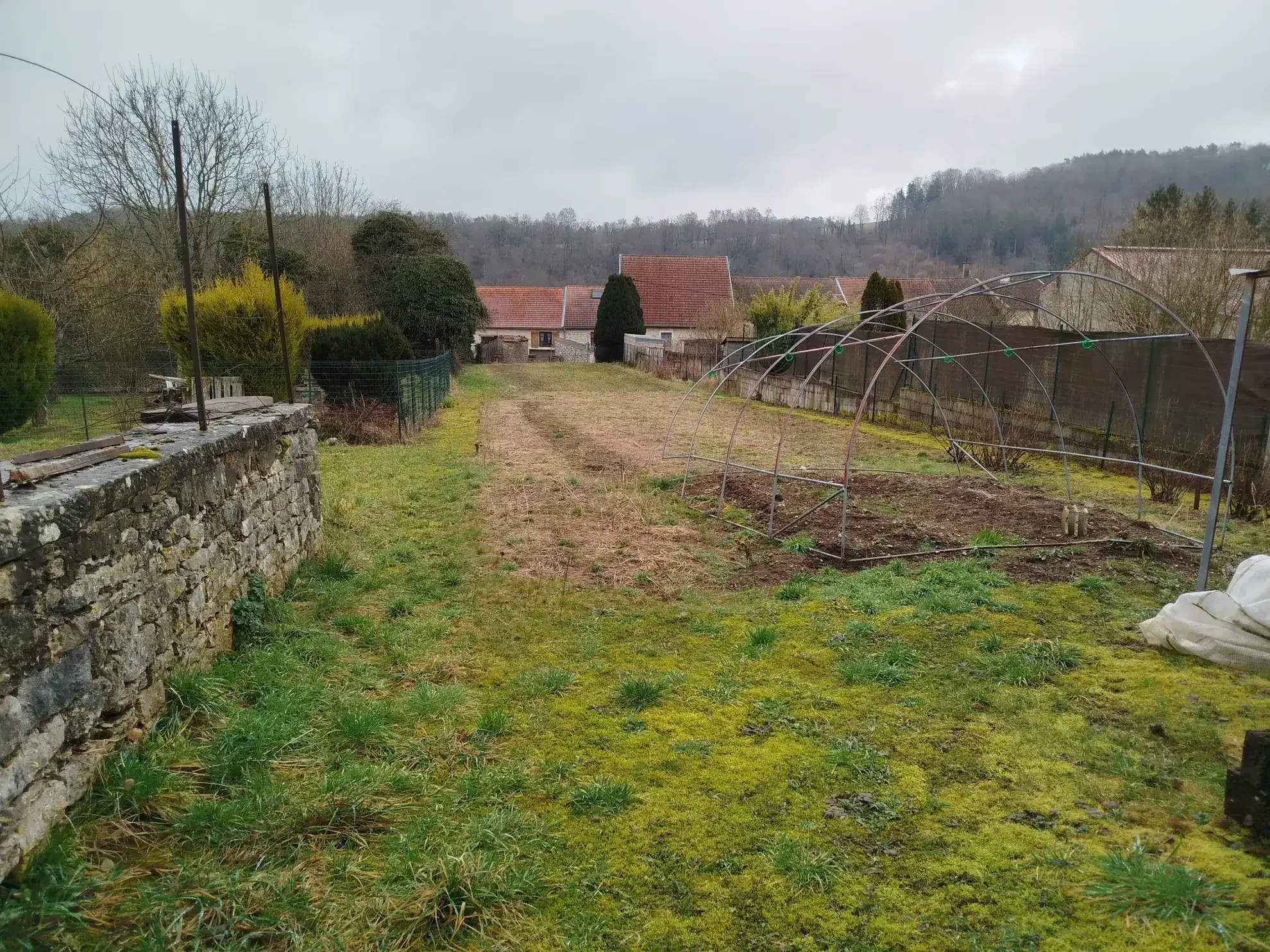 Maison en pierre de 180 m² à Bourdons-sur-Rognon à vendre - Spacieuse et authentique 