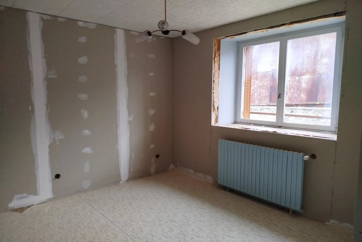 Maison en pierre de 180 m² à Bourdons-sur-Rognon à vendre - Spacieuse et authentique 