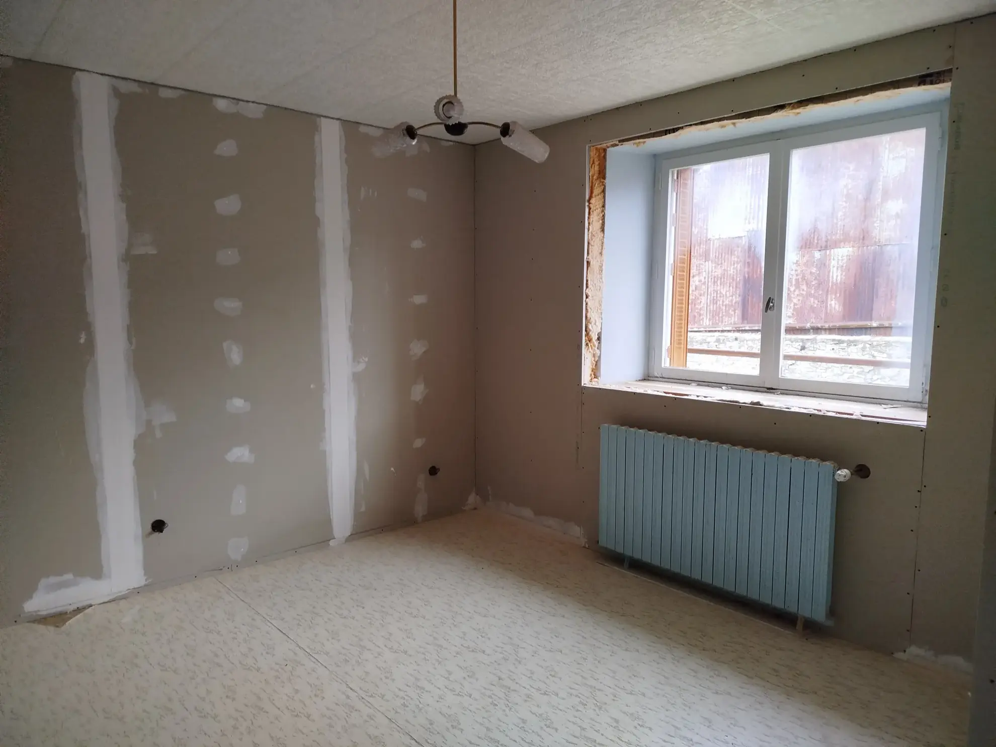 Maison en pierre de 180 m² à Bourdons-sur-Rognon à vendre - Spacieuse et authentique 