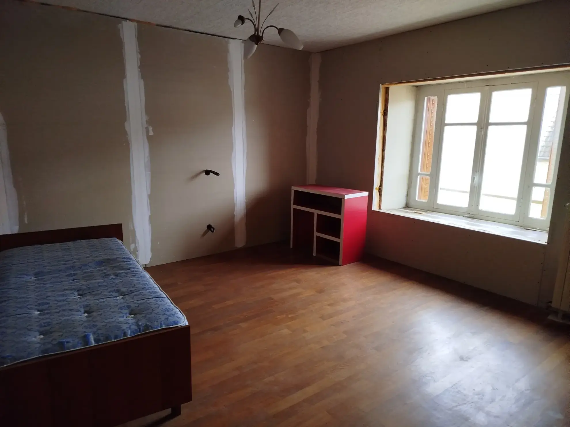 Maison en pierre de 180 m² à Bourdons-sur-Rognon à vendre - Spacieuse et authentique 