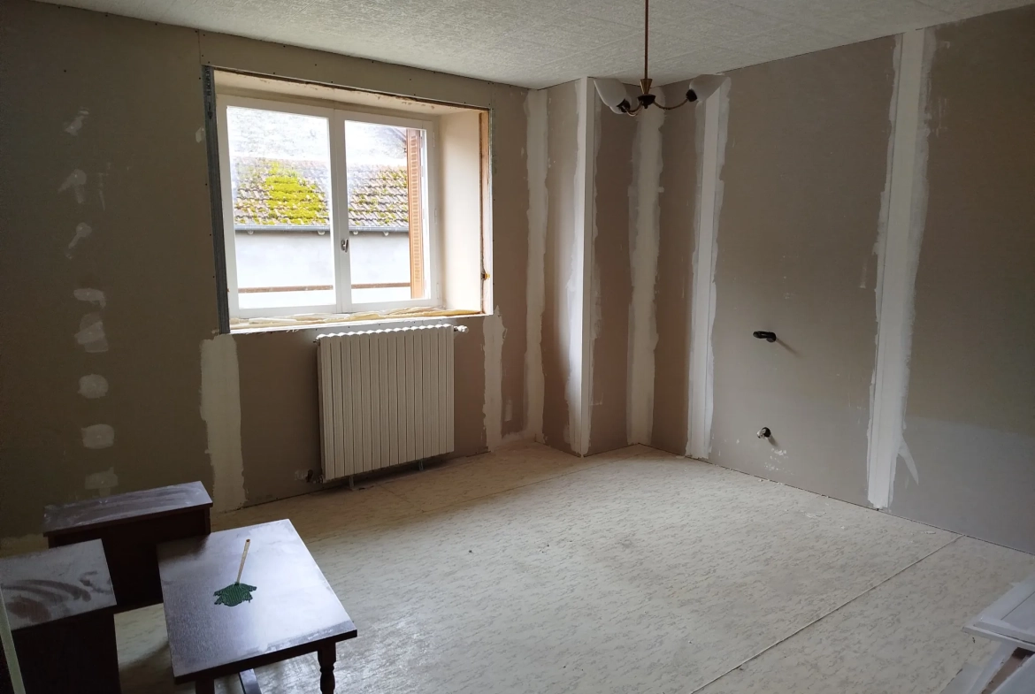 Maison en pierre de 180 m² à Bourdons-sur-Rognon à vendre - Spacieuse et authentique 