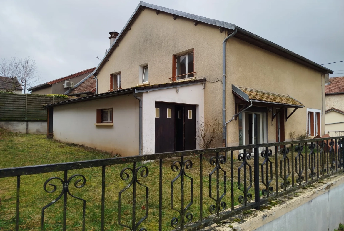 Maison en pierre de 180 m² à Bourdons-sur-Rognon à vendre - Spacieuse et authentique 