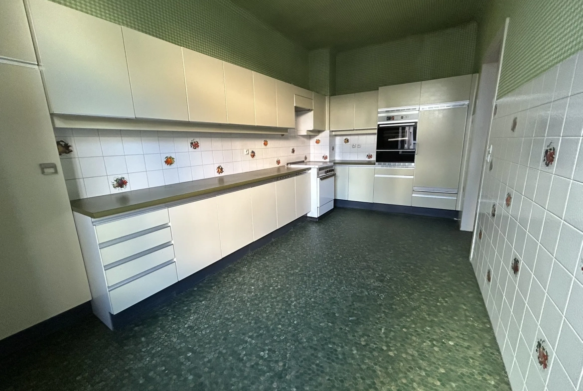 Immeuble en hyper centre de Forbach de 359 m² à rénover pour investissement 