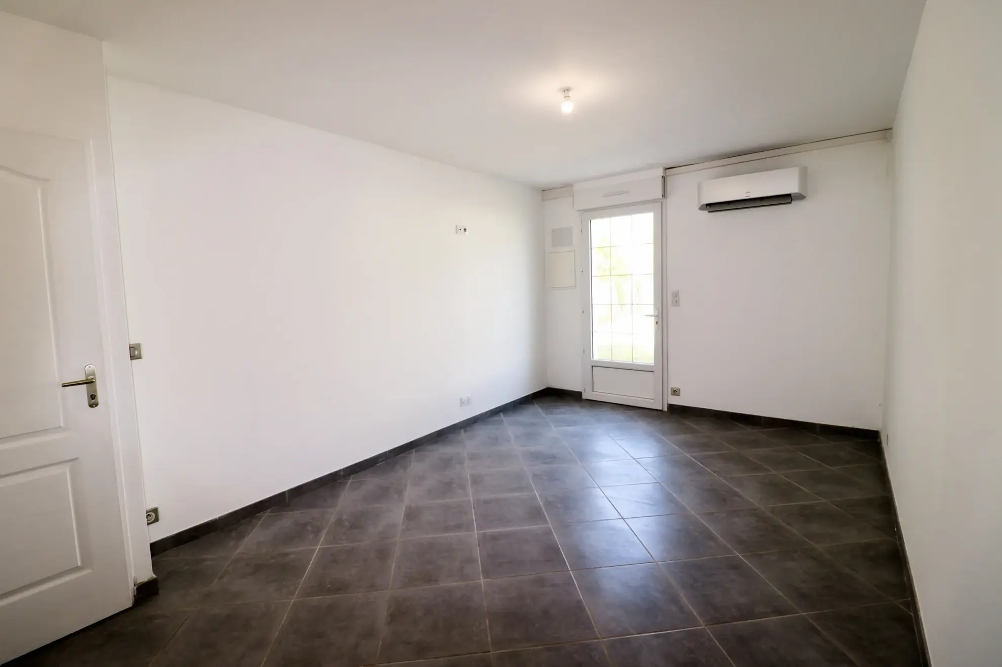Appartement en rez-de-jardin avec terrasse et jardin à Meschers-sur-Gironde 