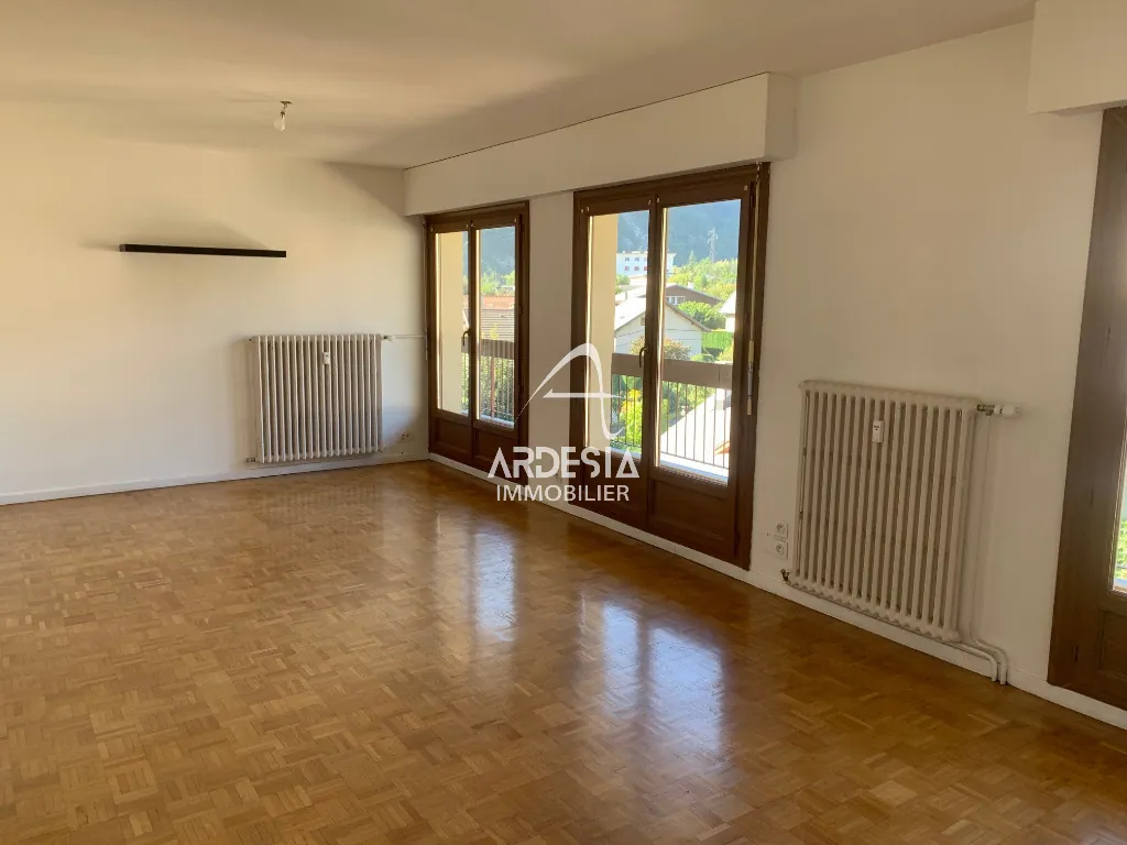 Appartement lumineux de 75,58 m² avec balcon, cave et garage à Saint Jean de Maurienne 