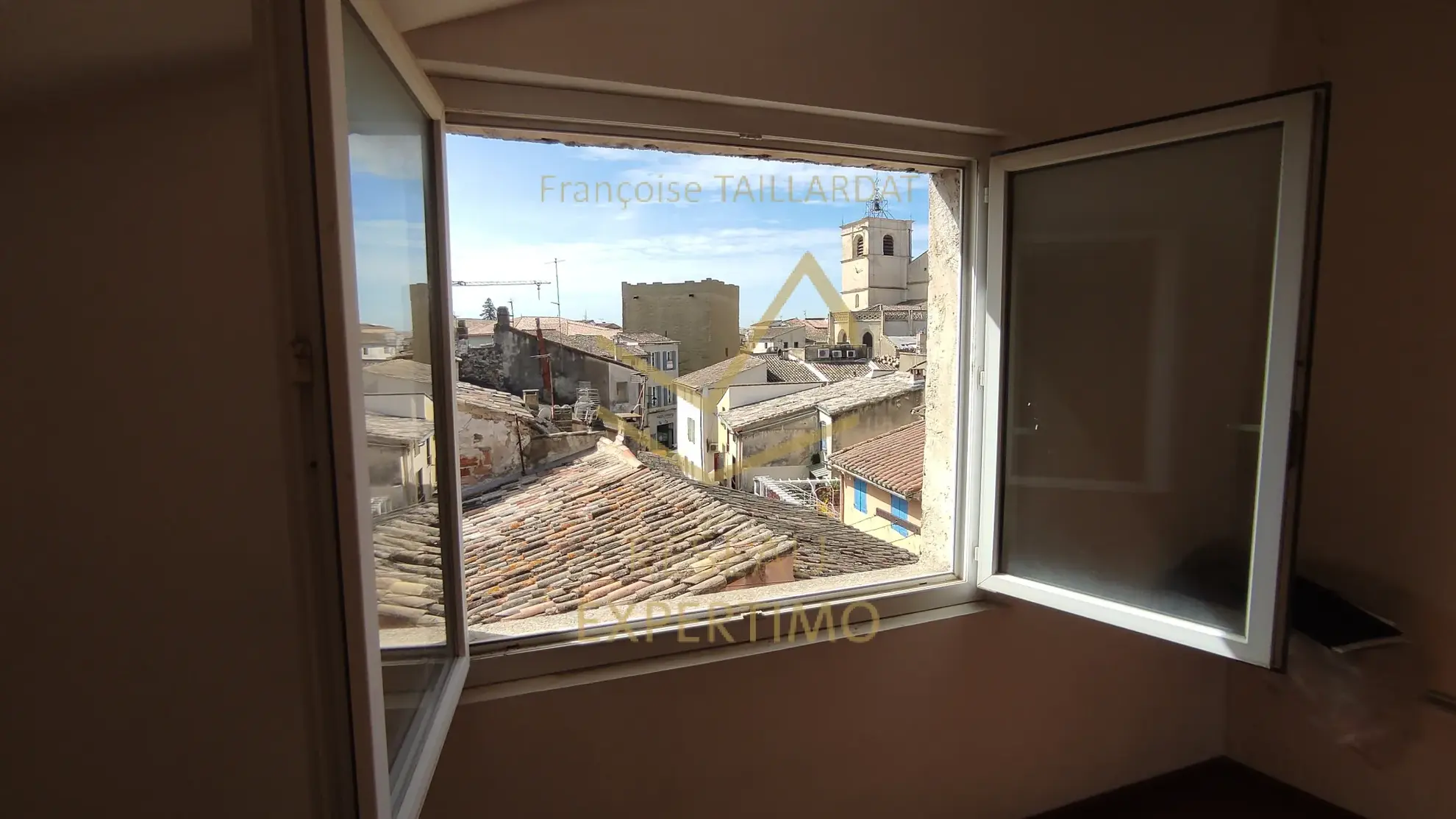Maison de ville à rénover à Isle-sur-la-Sorgue avec potentiel d'investissement 