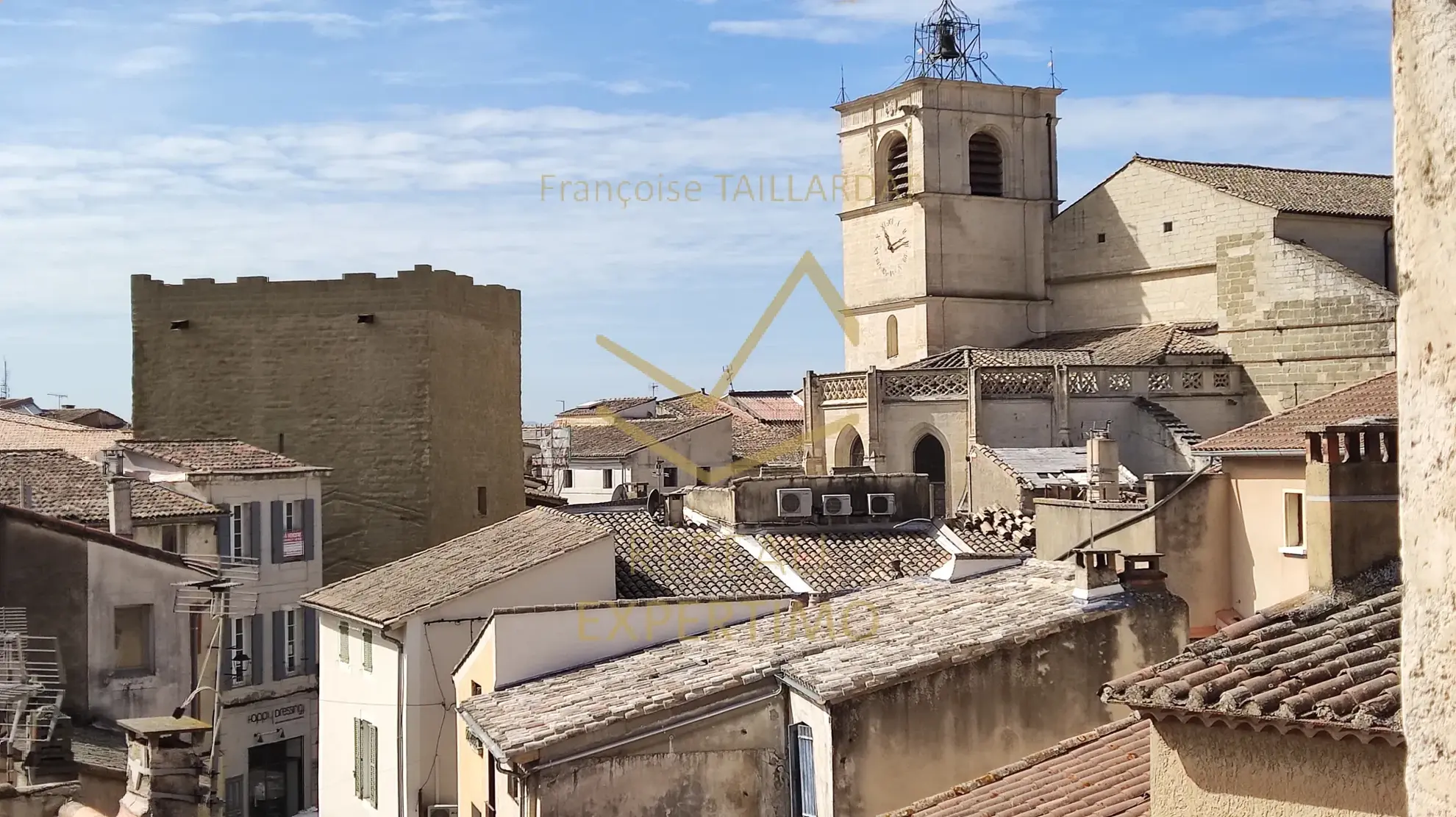 Maison de ville à rénover à Isle-sur-la-Sorgue avec potentiel d'investissement 