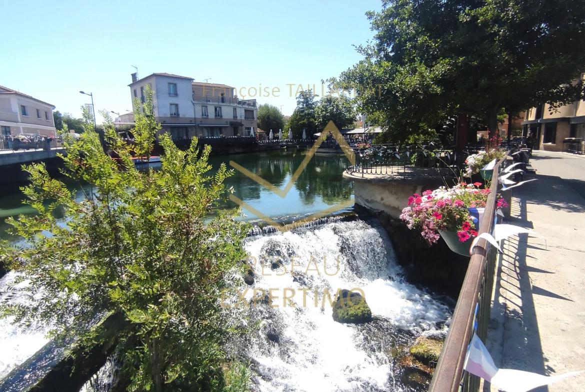 Maison de ville à rénover à Isle-sur-la-Sorgue avec potentiel d'investissement 