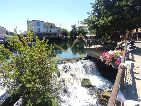 Maison de ville à rénover à Isle-sur-la-Sorgue avec potentiel d'investissement