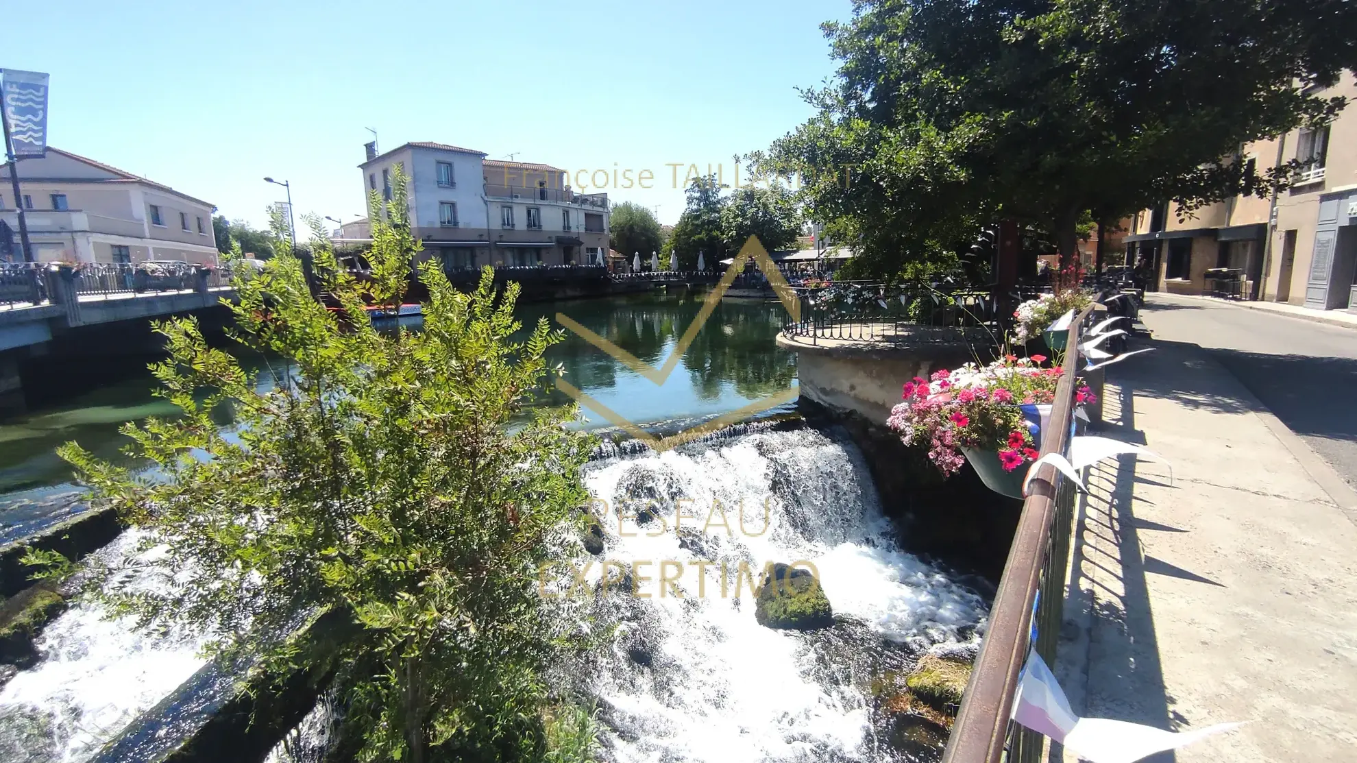 Maison de ville à rénover à Isle-sur-la-Sorgue avec potentiel d'investissement 