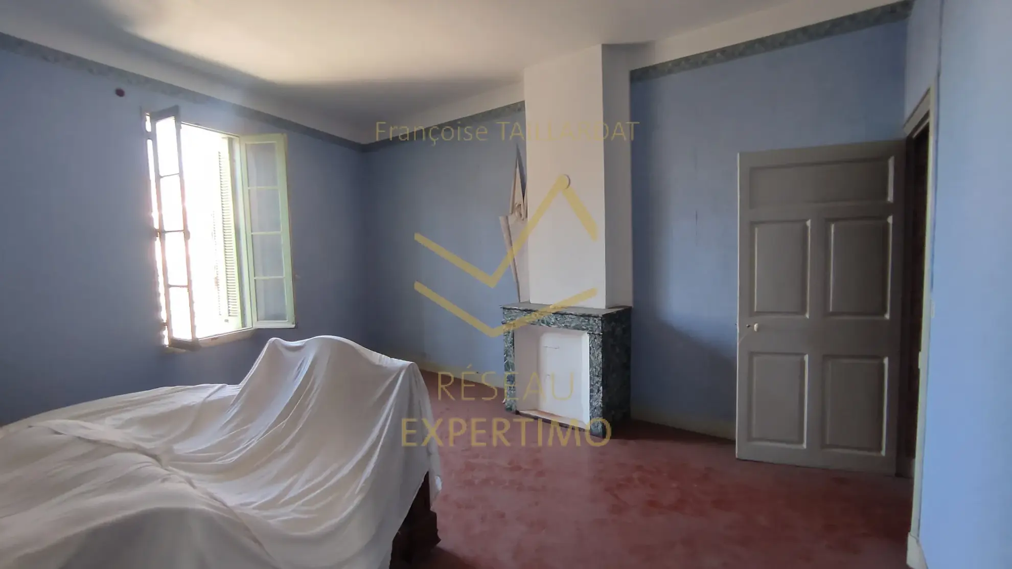 Maison de ville à rénover à Isle-sur-la-Sorgue avec potentiel d'investissement 