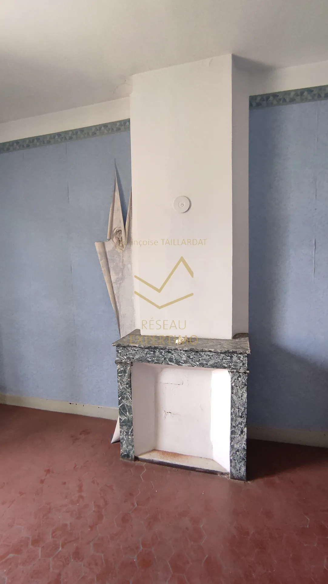 Maison de ville à rénover à Isle-sur-la-Sorgue avec potentiel d'investissement 