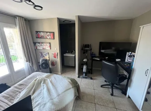 Villa à Fuveau avec 8 chambres et grande parcelle, vente aux enchères à partir de 113 000 € 