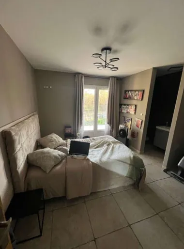 Villa à Fuveau avec 8 chambres et grande parcelle, vente aux enchères à partir de 113 000 € 