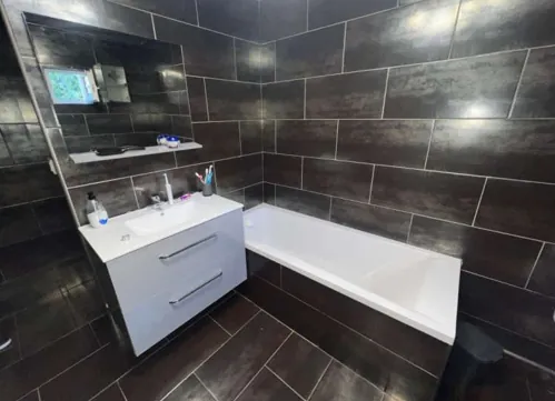 Villa à Fuveau avec 8 chambres et grande parcelle, vente aux enchères à partir de 113 000 € 