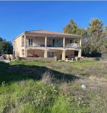 Villa à Fuveau avec 8 chambres et grande parcelle, vente aux enchères à partir de 113 000 €