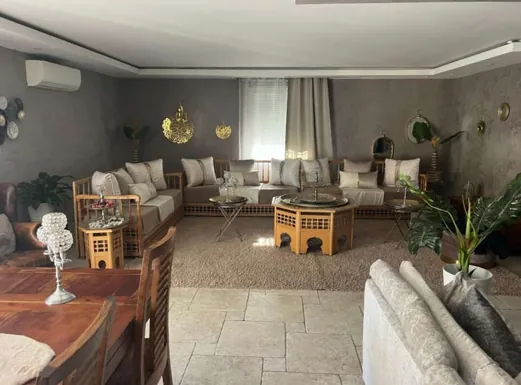 Villa à Fuveau avec 8 chambres et grande parcelle, vente aux enchères à partir de 113 000 € 