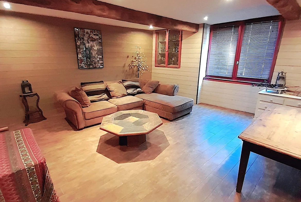 Maison de 240 m² avec loft, hangar et jardin à Varilhes 