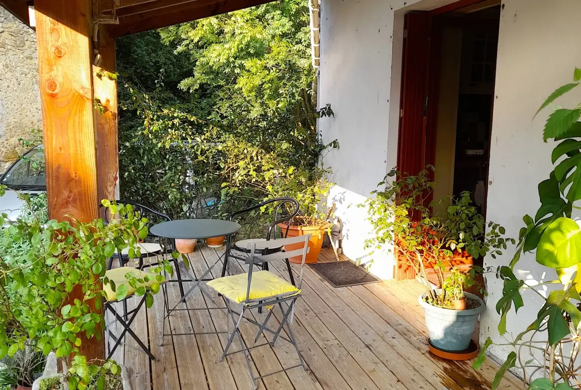 Maison de 240 m² avec loft, hangar et jardin à Varilhes 