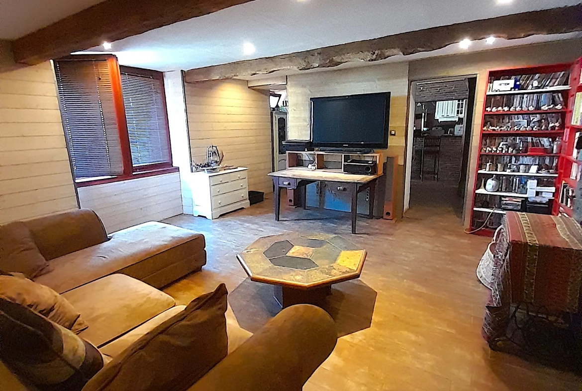 Maison de 240 m² avec loft, hangar et jardin à Varilhes 