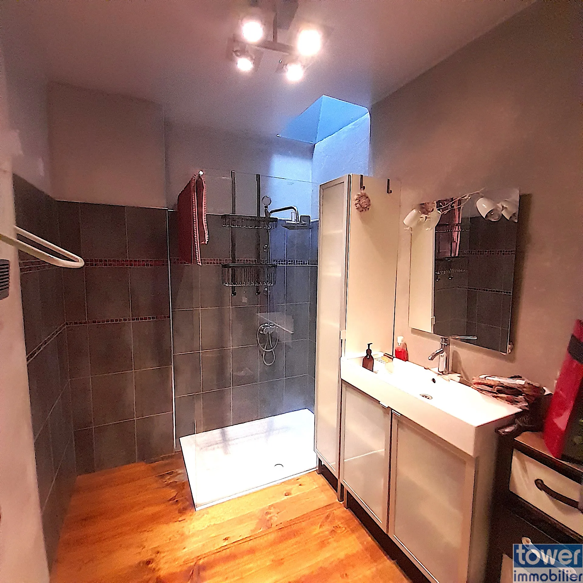 Maison de 240 m² avec loft, hangar et jardin à Varilhes 