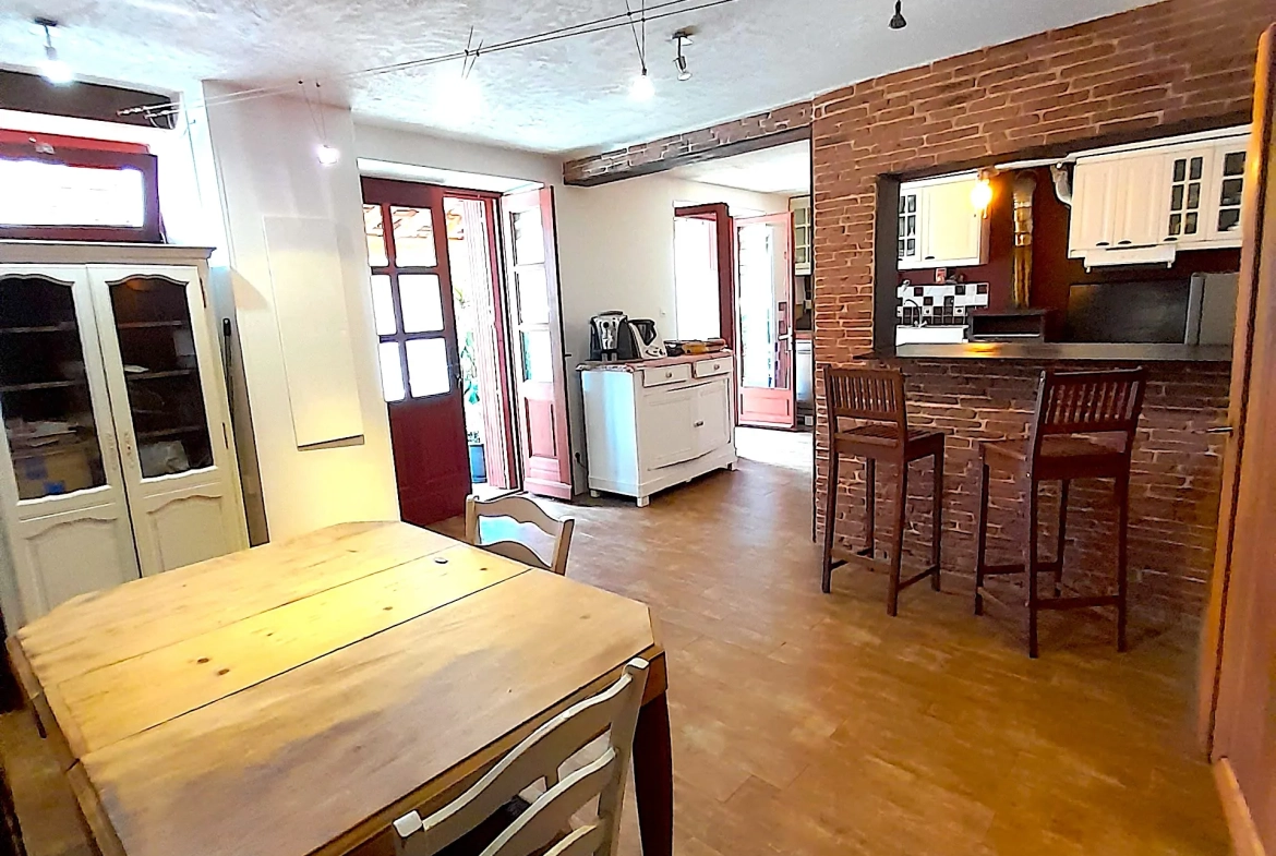 Maison de 240 m² avec loft, hangar et jardin à Varilhes 