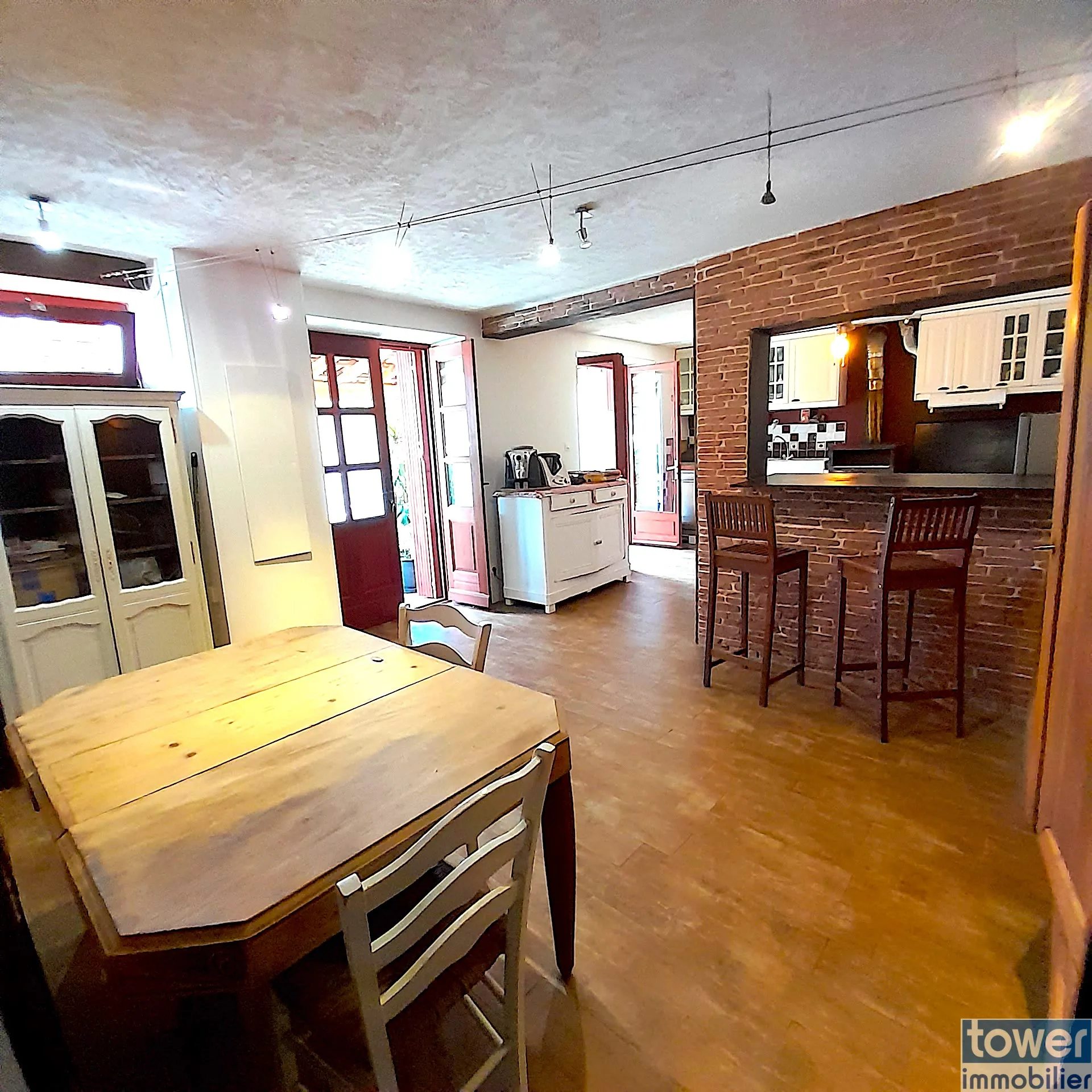 Maison de 240 m² avec loft, hangar et jardin à Varilhes 