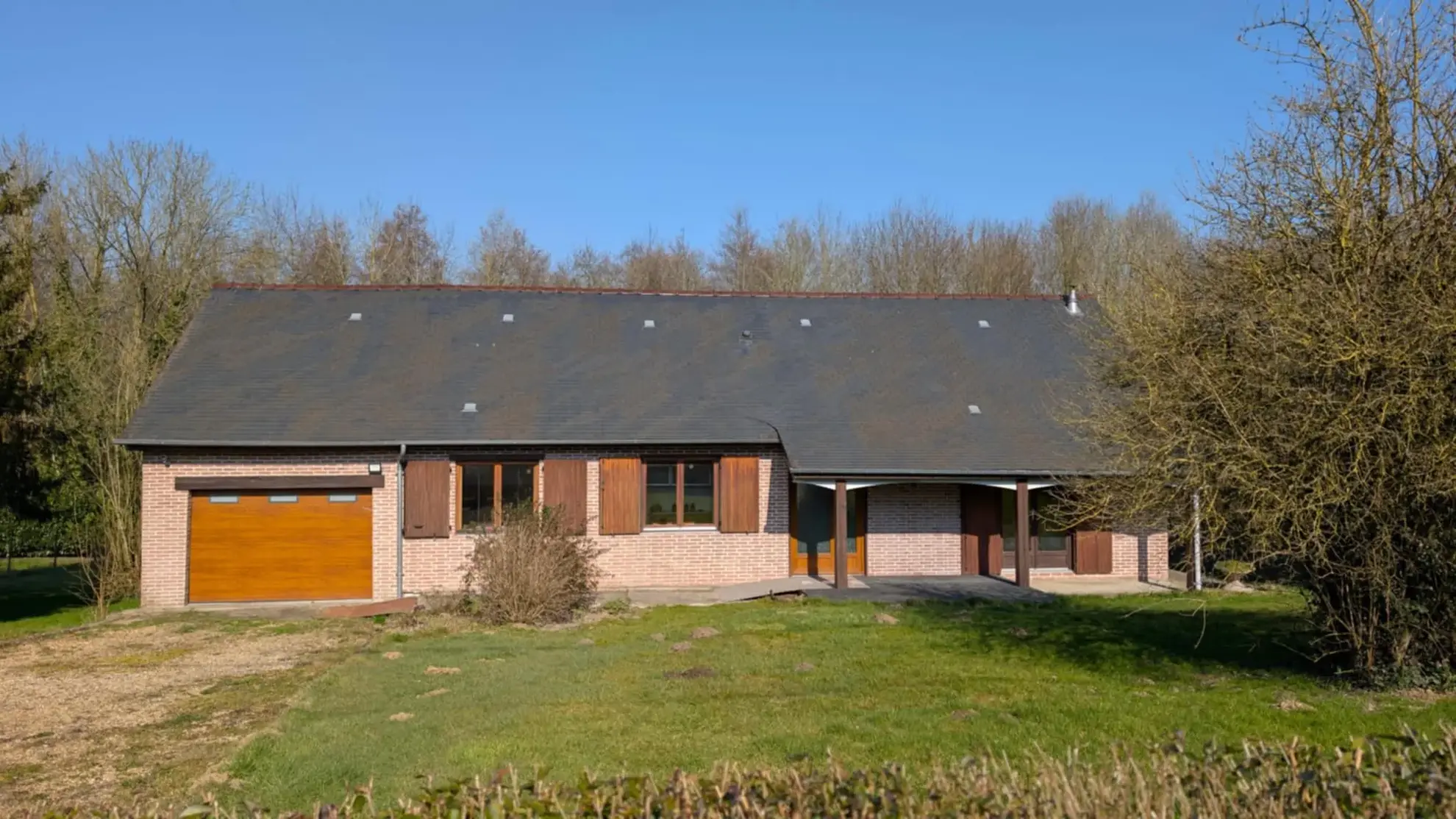 Maison de village de 91,5 m² avec terrain arboré à Thenailes, proche Vervins 