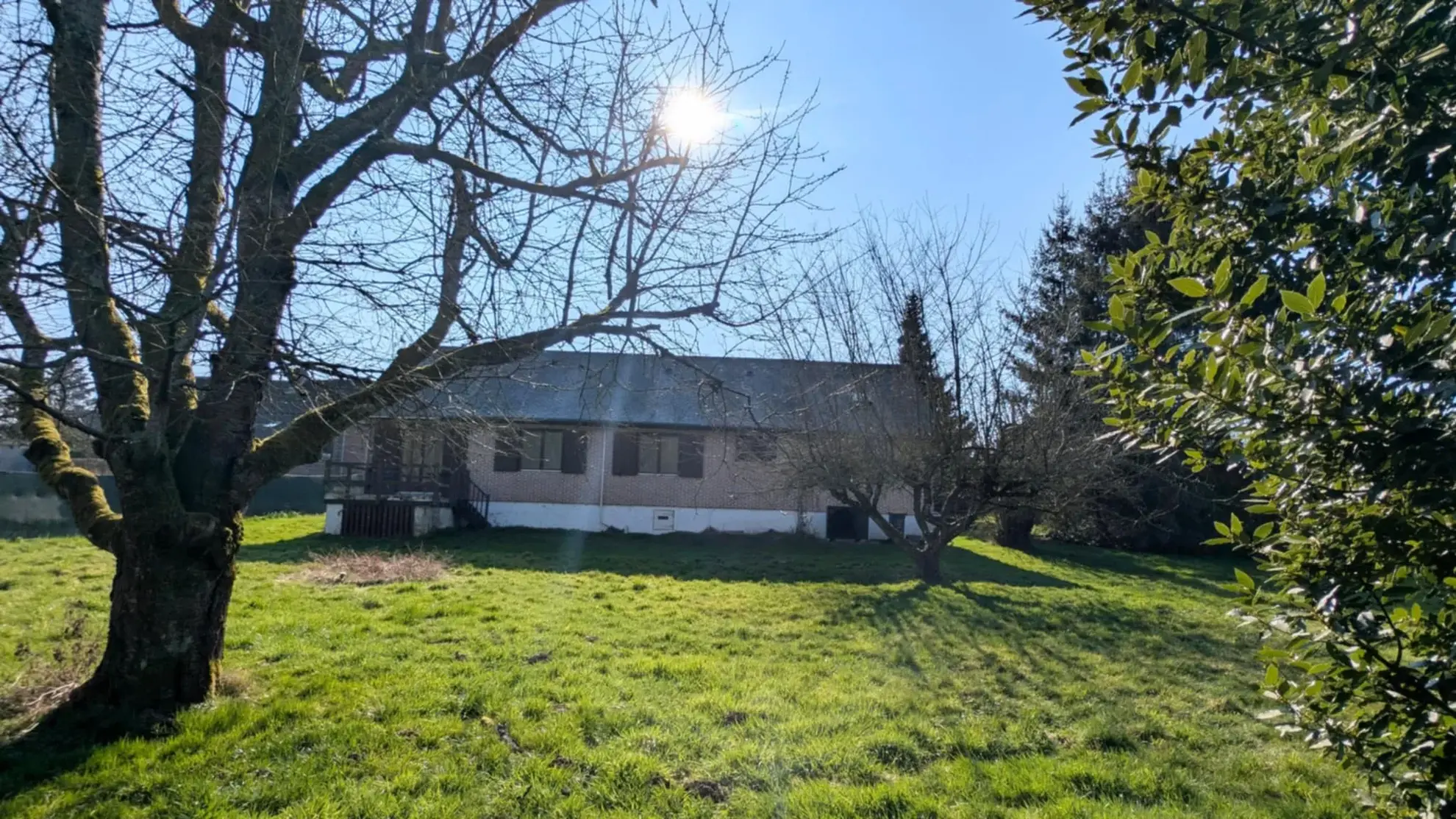 Maison de village de 91,5 m² avec terrain arboré à Thenailes, proche Vervins 