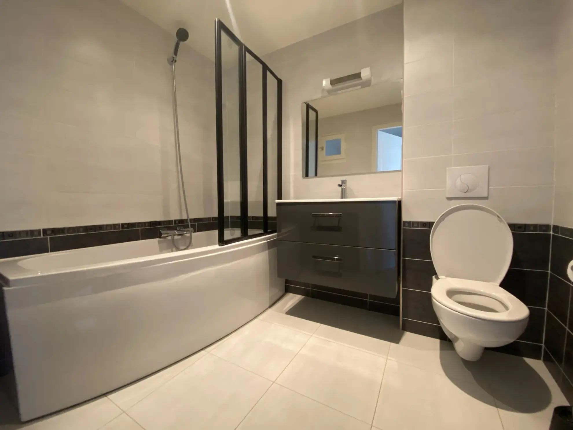 Maison de village rénovée à Nègrepelisse - 80 m², proche du marché 