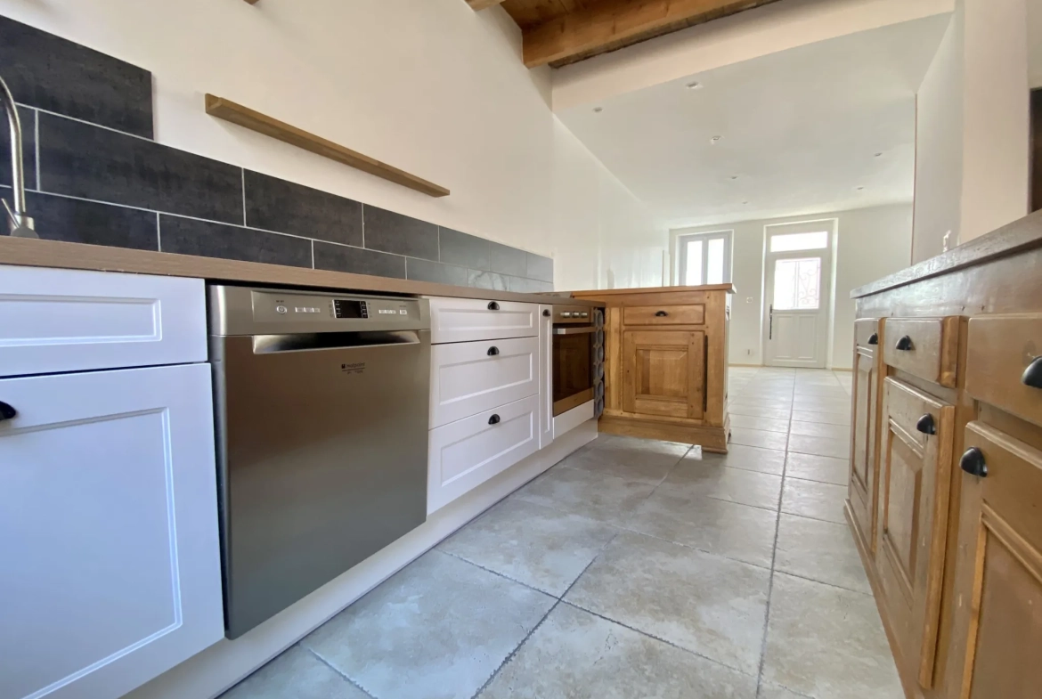 Maison de village rénovée à Nègrepelisse - 80 m², proche du marché 