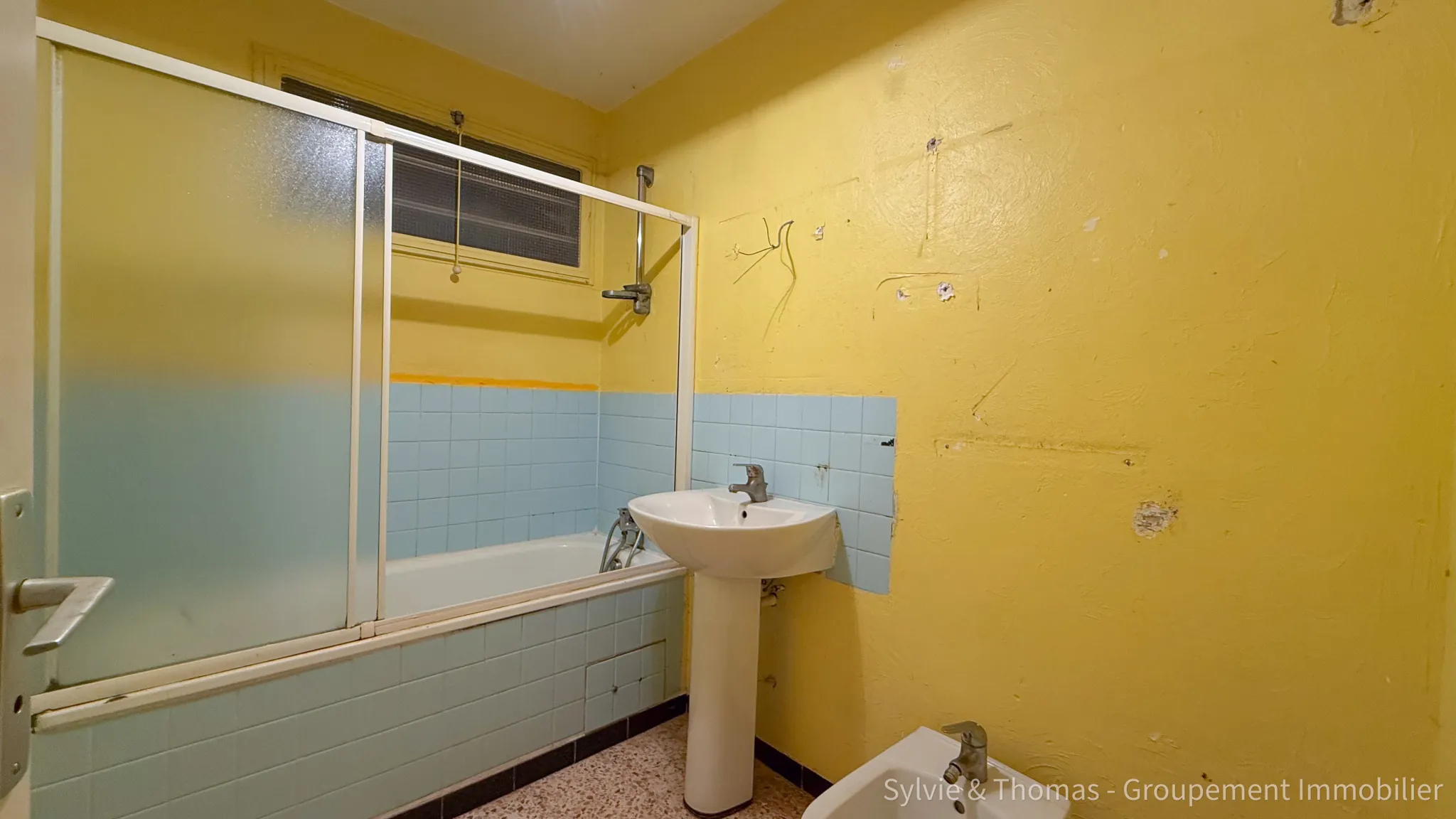 Maison de plain-pied à Caderousse de 100 m² avec dépendances sur 4755 m² 