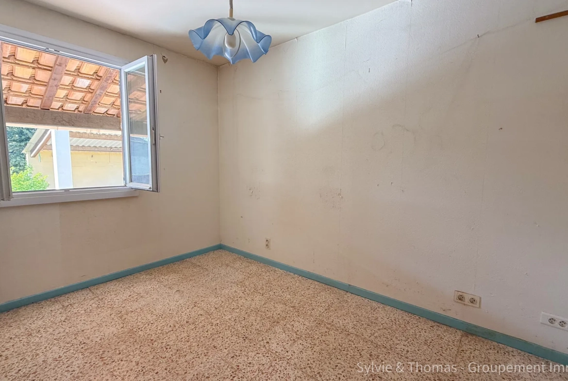 Maison de plain-pied à Caderousse de 100 m² avec dépendances sur 4755 m² 