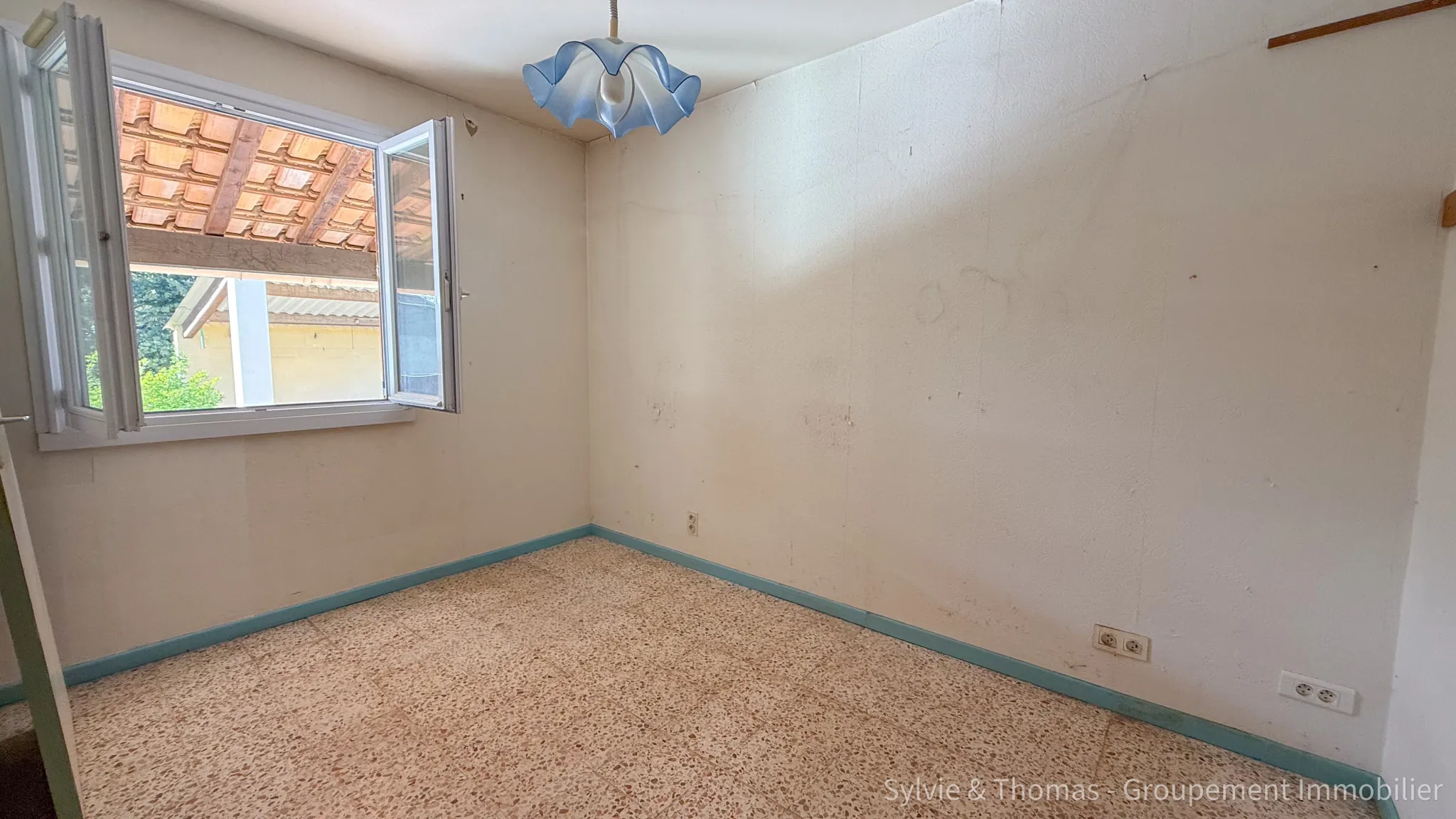 Maison de plain-pied à Caderousse de 100 m² avec dépendances sur 4755 m² 