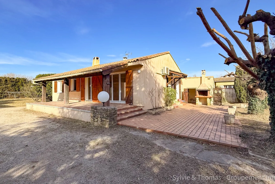 Maison de plain-pied à Caderousse de 100 m² avec dépendances sur 4755 m² 