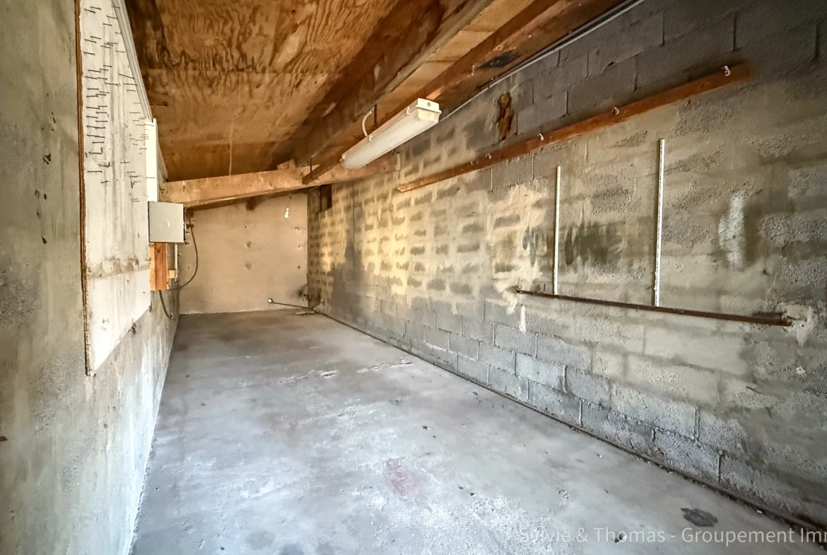 Maison de plain-pied à Caderousse de 100 m² avec dépendances sur 4755 m² 
