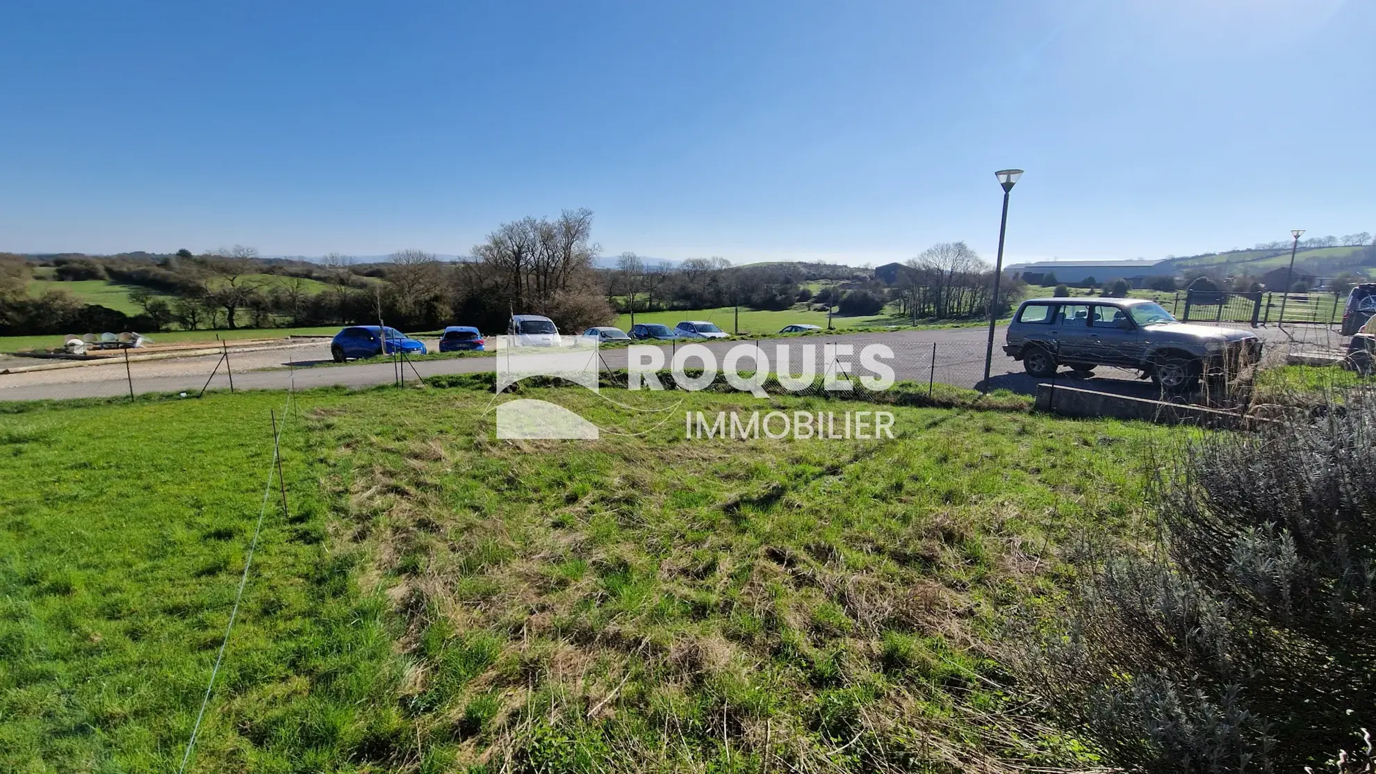 Maison mitoyenne à La Couvertoirade avec jardin et potentiel de rénovation 