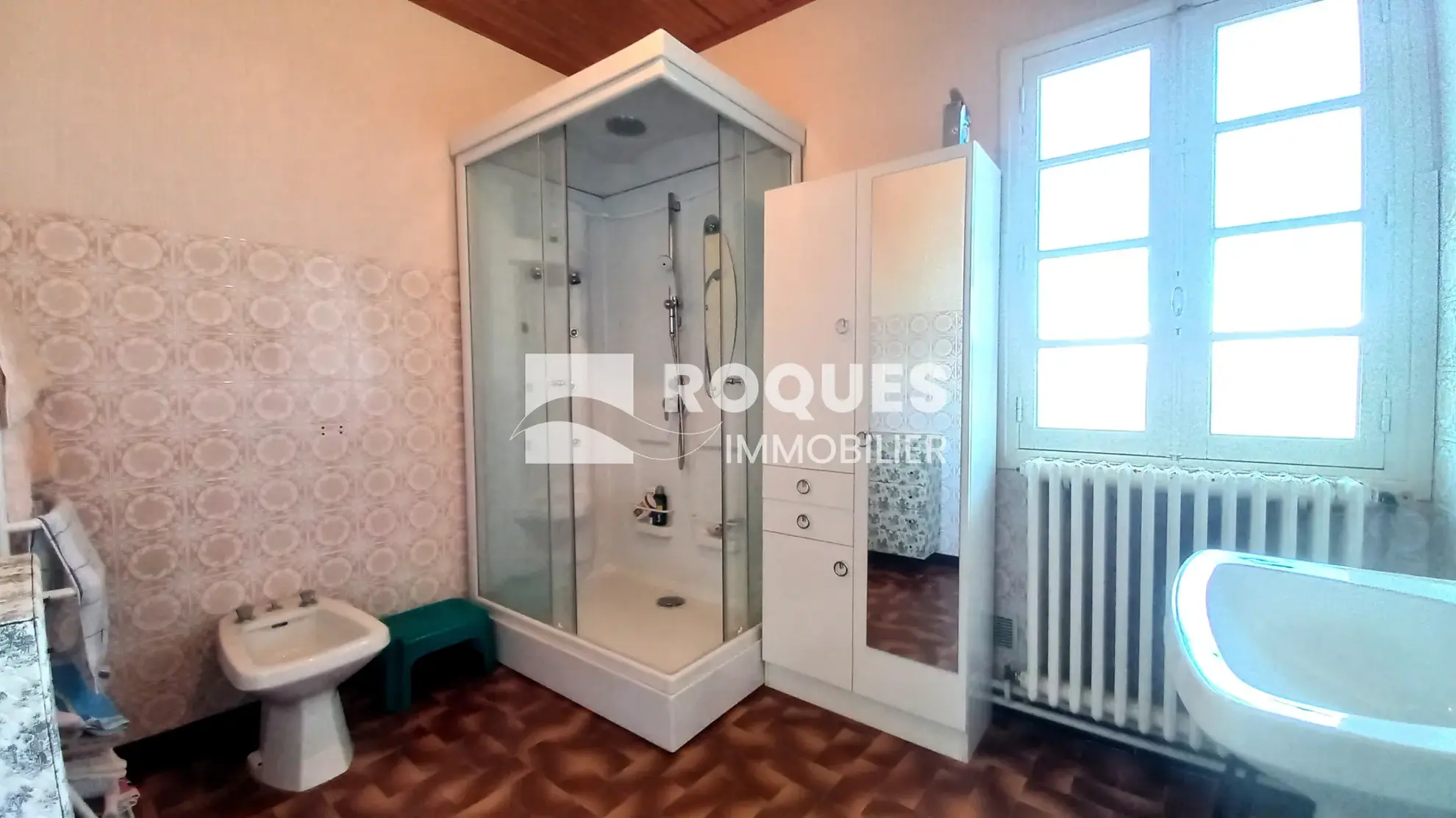 Maison mitoyenne à La Couvertoirade avec jardin et potentiel de rénovation 