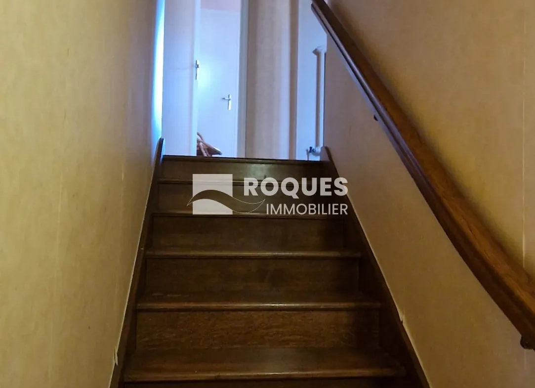 Maison mitoyenne à La Couvertoirade avec jardin et potentiel de rénovation 