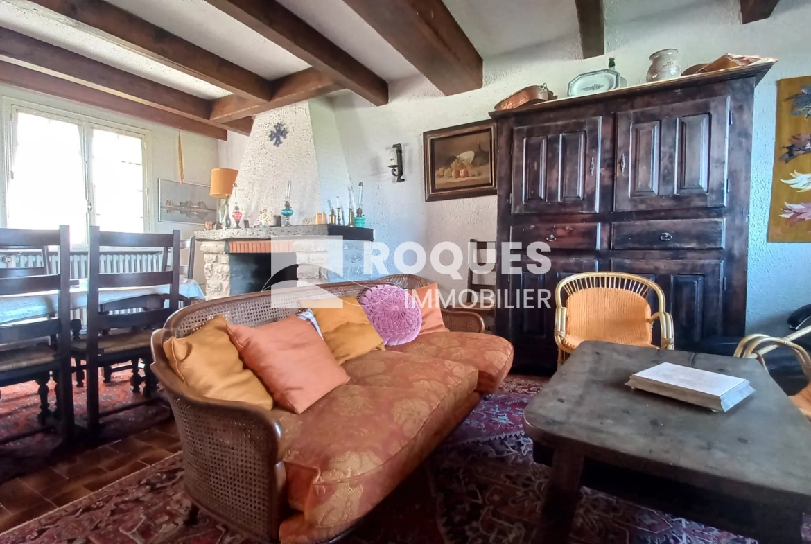 Maison mitoyenne à La Couvertoirade avec jardin et potentiel de rénovation 