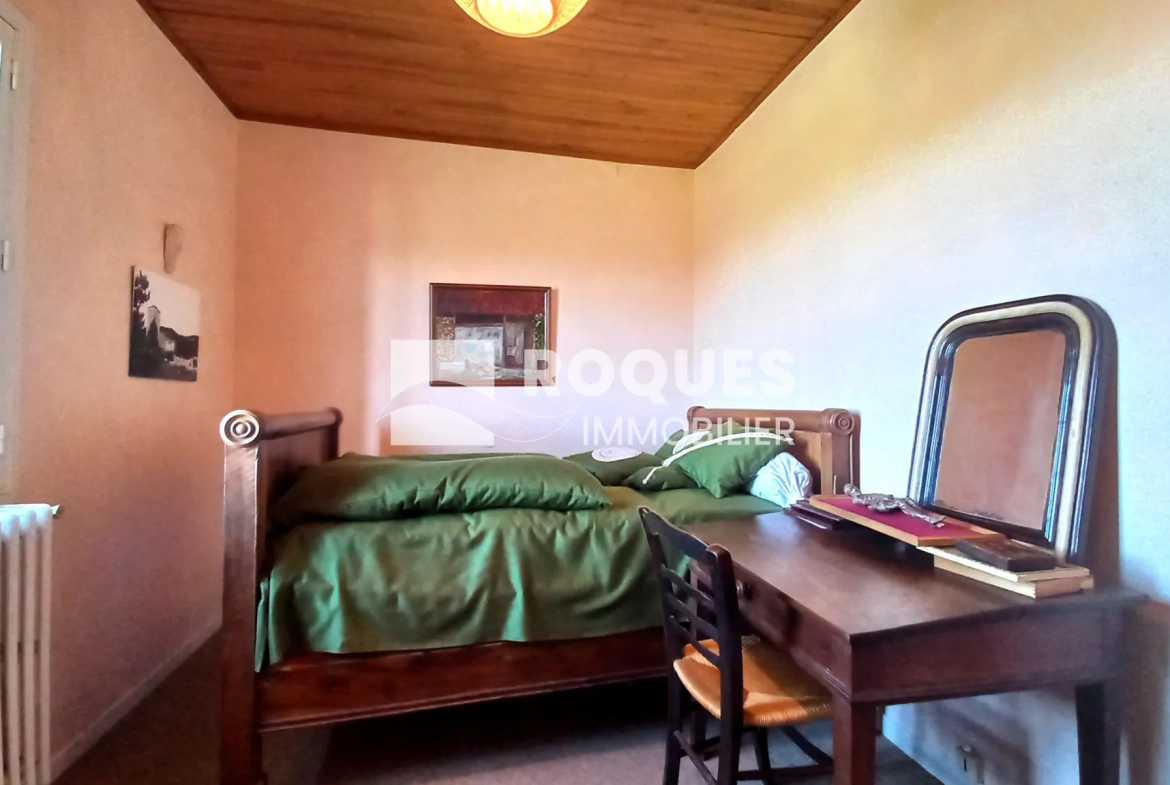 Maison mitoyenne à La Couvertoirade avec jardin et potentiel de rénovation 
