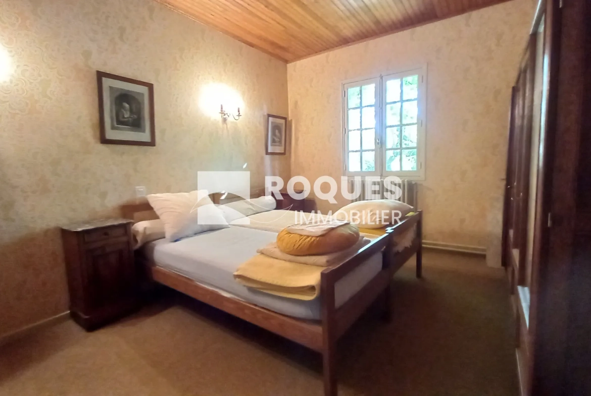 Maison mitoyenne à La Couvertoirade avec jardin et potentiel de rénovation 