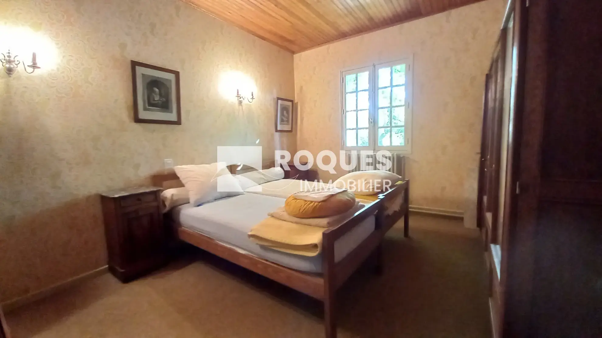 Maison mitoyenne à La Couvertoirade avec jardin et potentiel de rénovation 