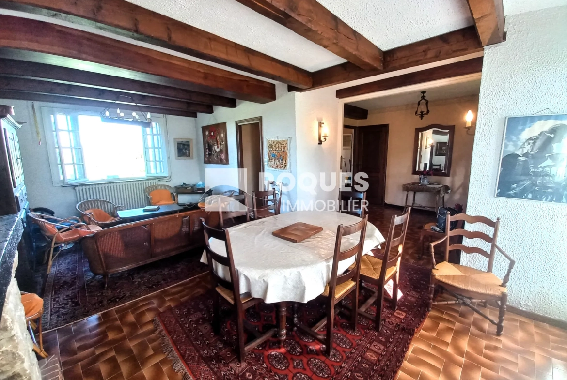 Maison mitoyenne à La Couvertoirade avec jardin et potentiel de rénovation 
