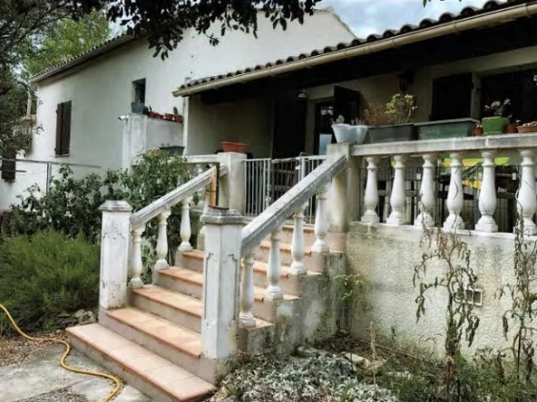 Maison T6 avec jardin et piscine à vendre à Uchaud - Vente aux enchères